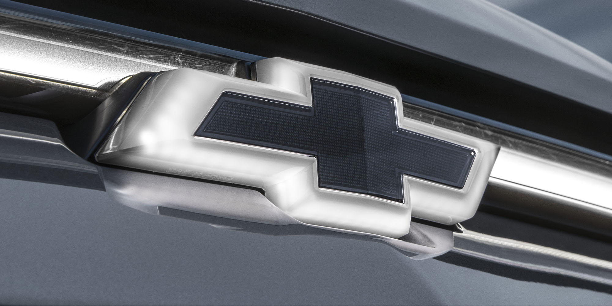 Emblema Chevrolet delantero iluminado para tu nueva Equinox EV 2026 tu camioneta eléctrica deportiva